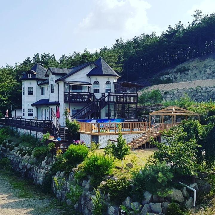 Another World Pension Gyeongju Zewnętrze zdjęcie